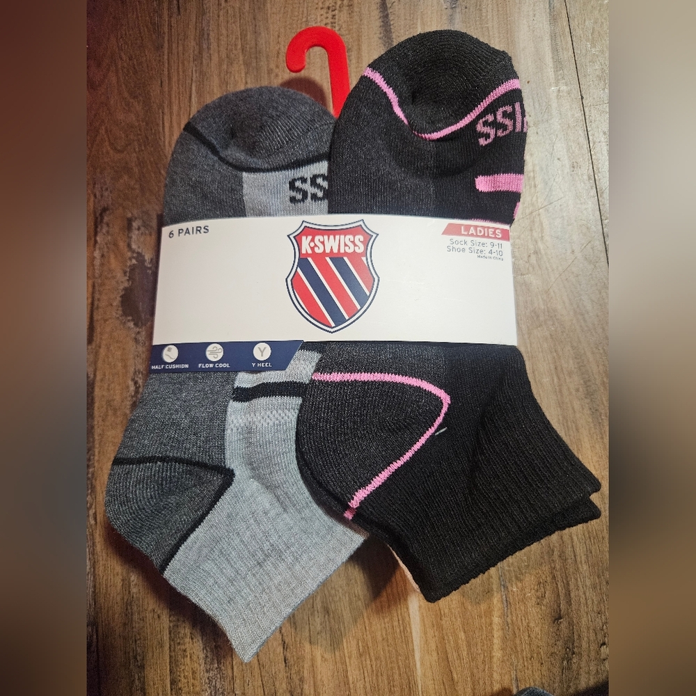 K-SWISS WOMEN'S 6 PAIR PACK SOCKS: BLACK/GRAY: NEW IN PACKAGE: SHOE SIZE 4-10